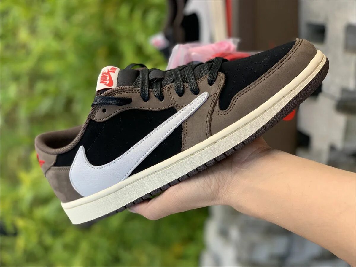 Nike Air Jordan 1 Low Travis Scott. Nike Air Jordan 1 Low Travis Scott Mocha. Nike Air Jordan 1 Low Travis Scott Reverse Mocha. Nike Air Jordan 1 x Travis Scott.