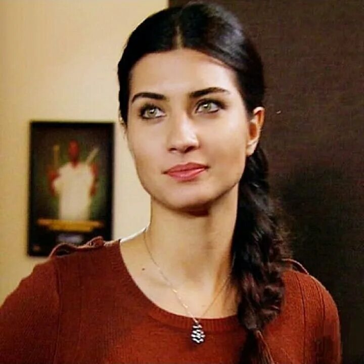 Актриса туба буйукустун биография личная жизнь Звезда сериала "Cesur ve Güzel" впервые комментирует развод ФОТО  Ново