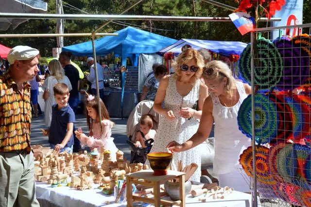 город мастеров барнаул. город мастеров фестиваль. ярмарка умельцев. ярмарка ейск их мастеров. день города славянск на кубани.