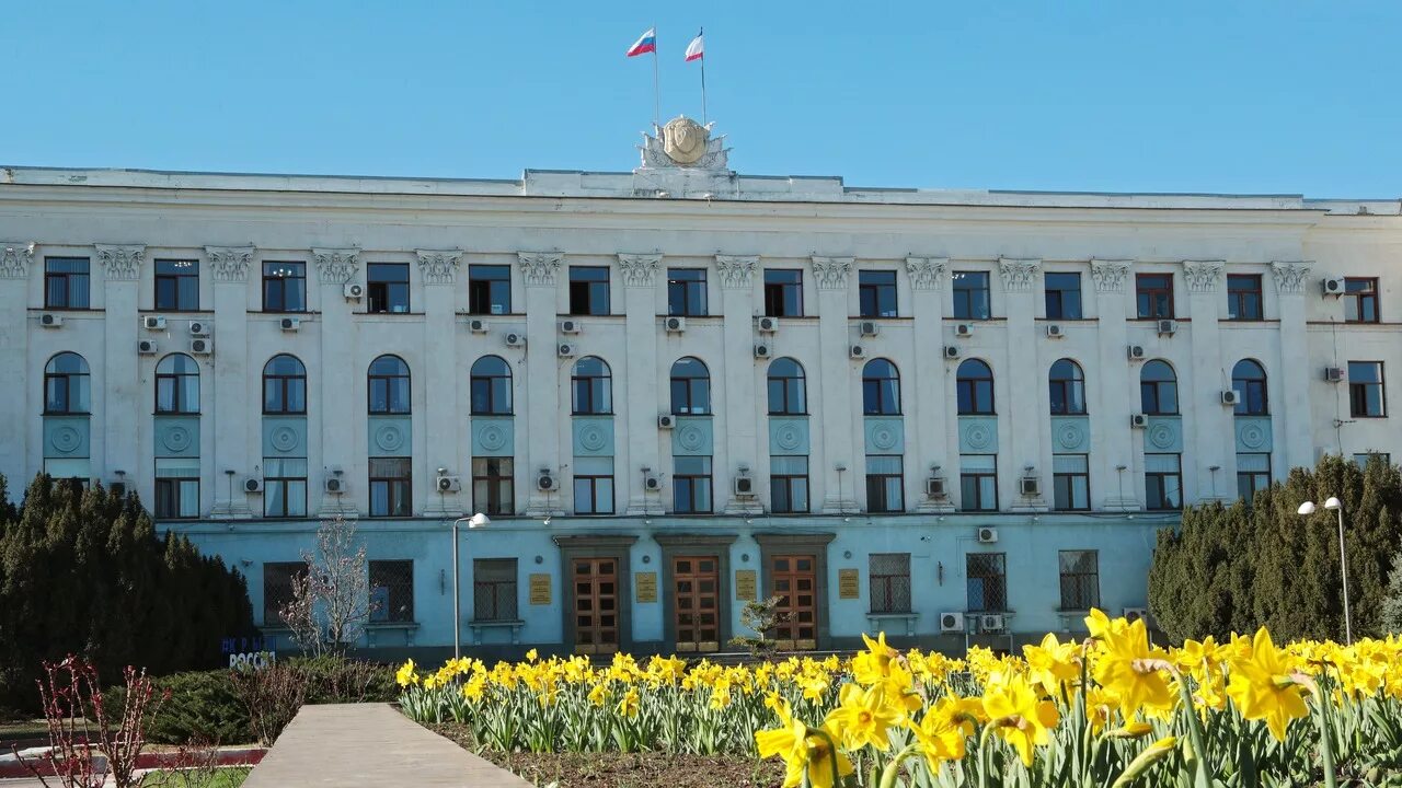 Администрация крыма фото Сайт совмина крыма