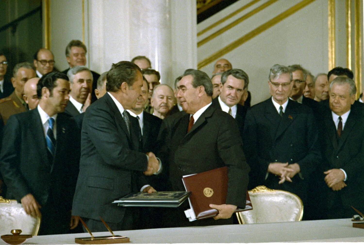 1 мая 1972 года. Никсон и Брежнев 1972. Брежнев Никсон 1972 год. Саммит Брежнев – Никсон (1972). Никсон 1995 Брежнев.