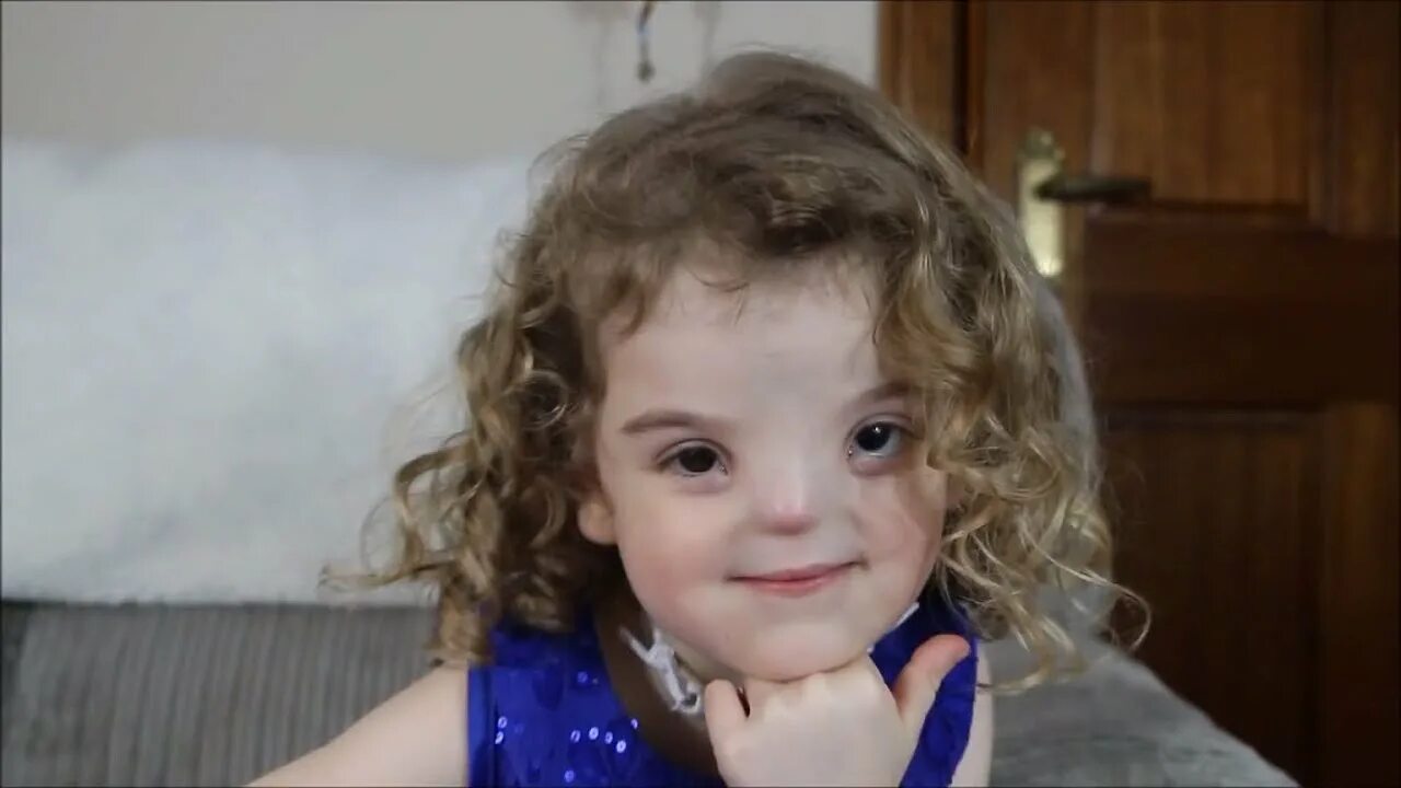 Девочка без носа тесса эванс. Девочка без носа. Архиния тесса. Тесса эванс. Тесса эванс.