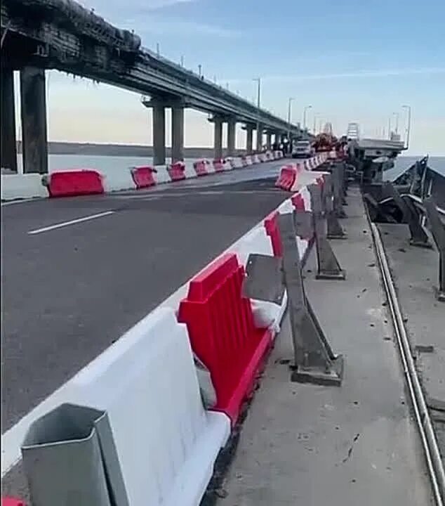Крымский мост проезд сегодня открыли. Крымский мост автомобильный. ситуация на крымском мосту. происшествие на крымском мосту.