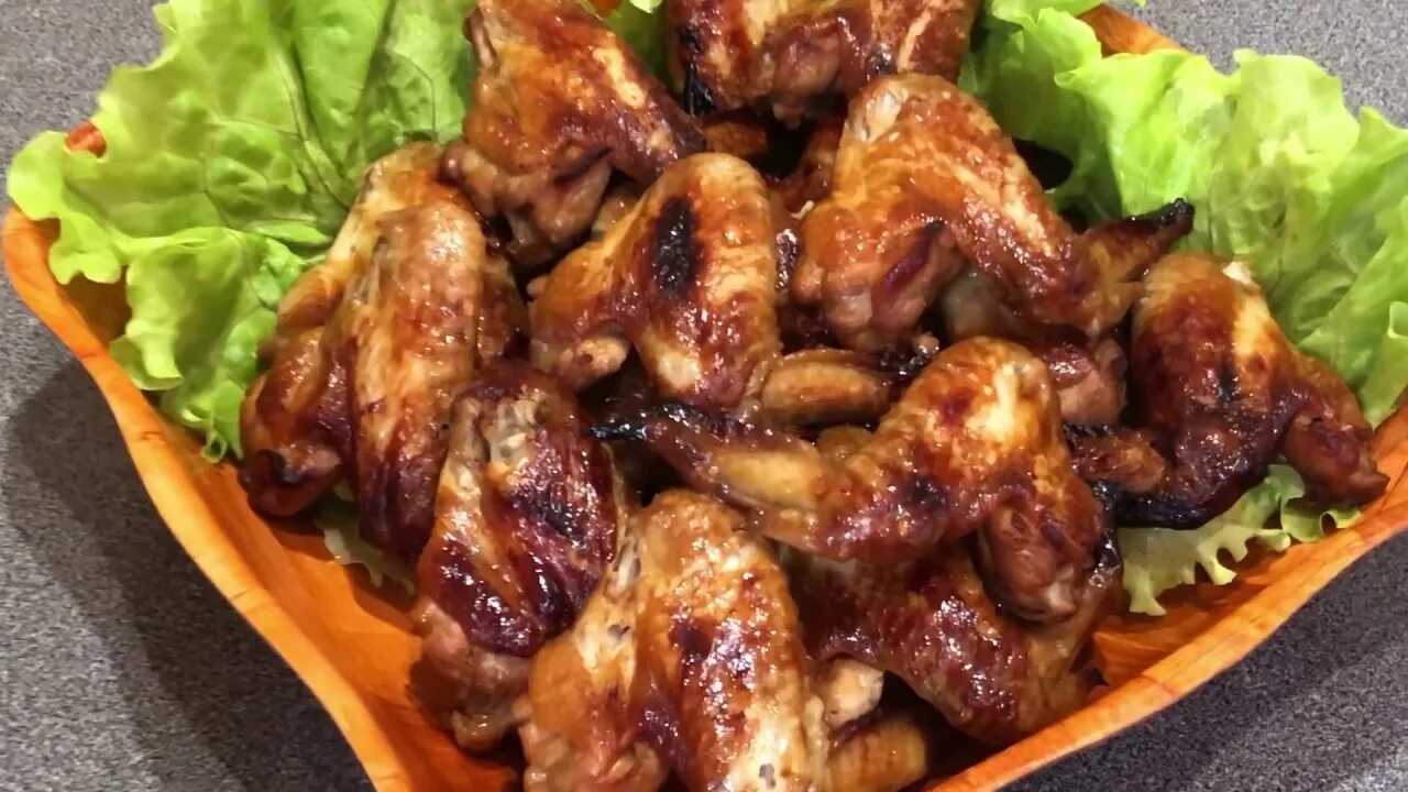 Курица в медово-горчичном соусе. Куриные крылышки в соевом соусе. Курица в кунжуте и соевом соусе. Мариновать крылышки соевым соусом. Мариновать крылышки соевым соусом.