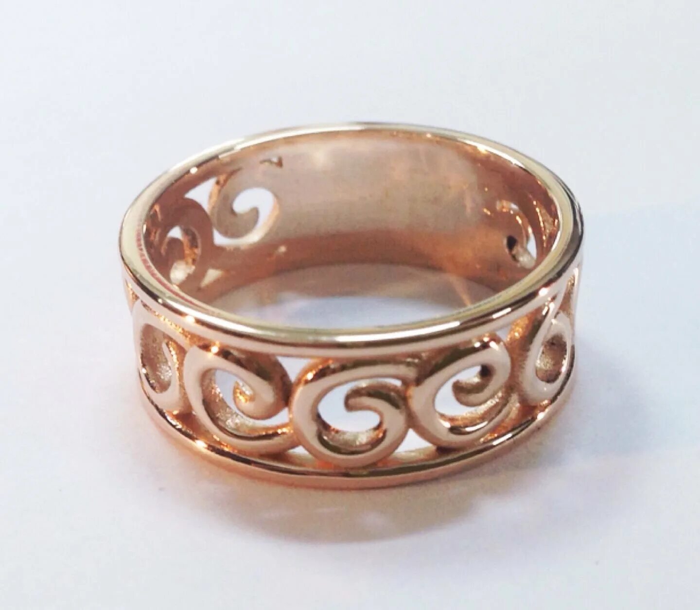 Золотое кольцо д. Кольцо 2361803рн. Кольцо женское. Современные золотые кольца. Широкое золотое кольцо женское.