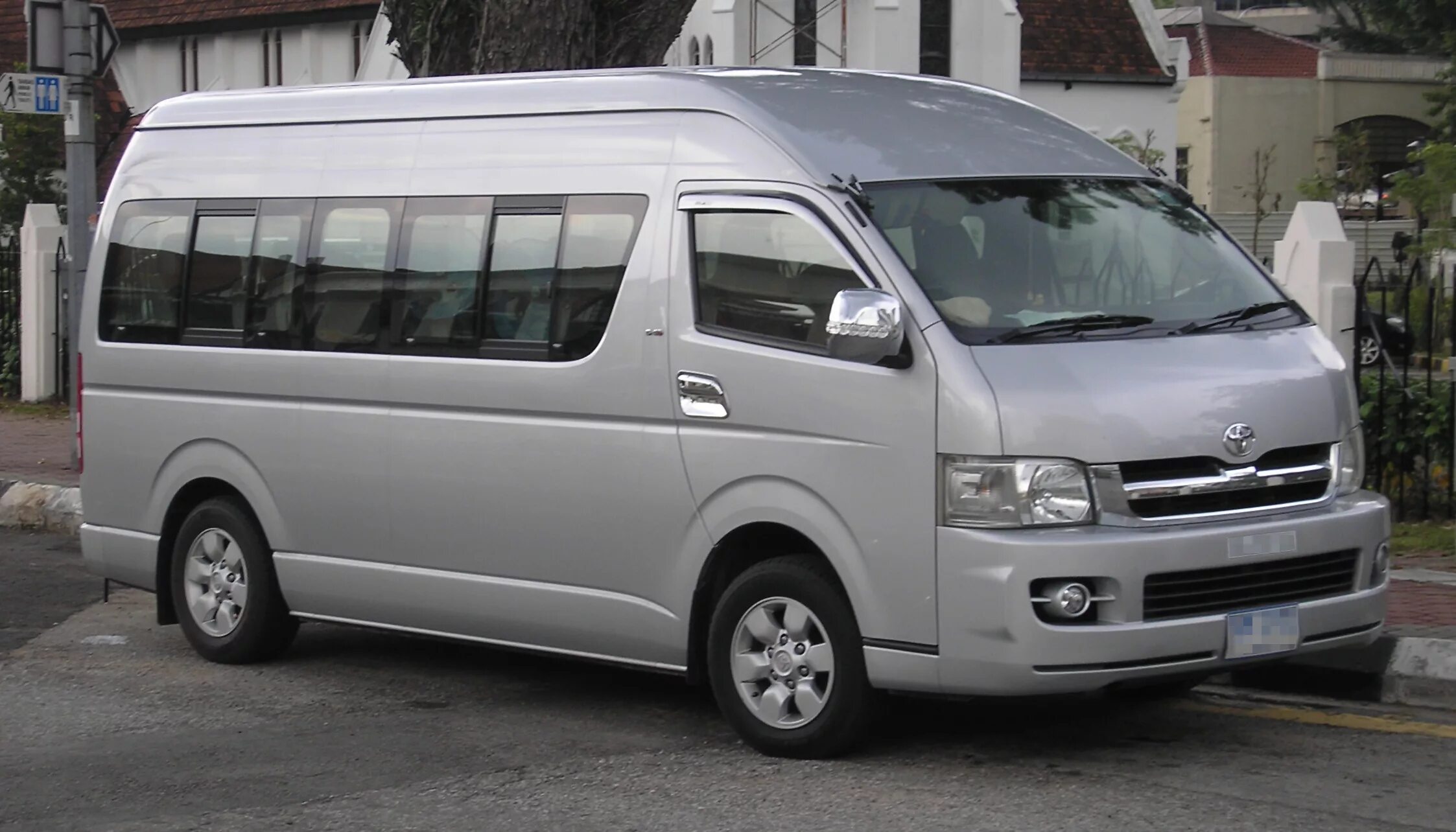 Микроавтобус Toyota Hiace. Тойота Хайс 2022. Микроавтобус Тойота Hiace 2020. Тойота Хайс 13 мест. Toyota hiace поколения