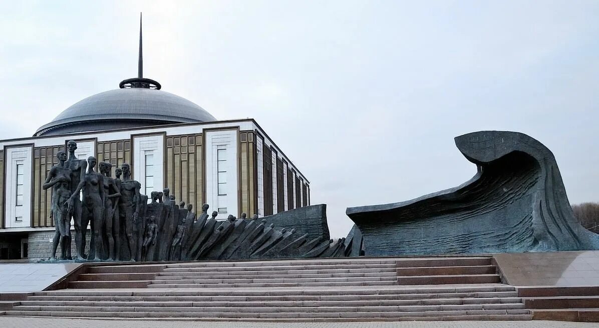 Народный мемориал. Церетели поклонная гора памятник. мемориальный комплекс на поклонной горе в москве церетели. памятник трагедия народов на поклонной горе. поклонная гора памятник жертвам фашизма.