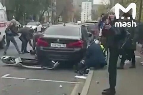 Мерседес сбивает