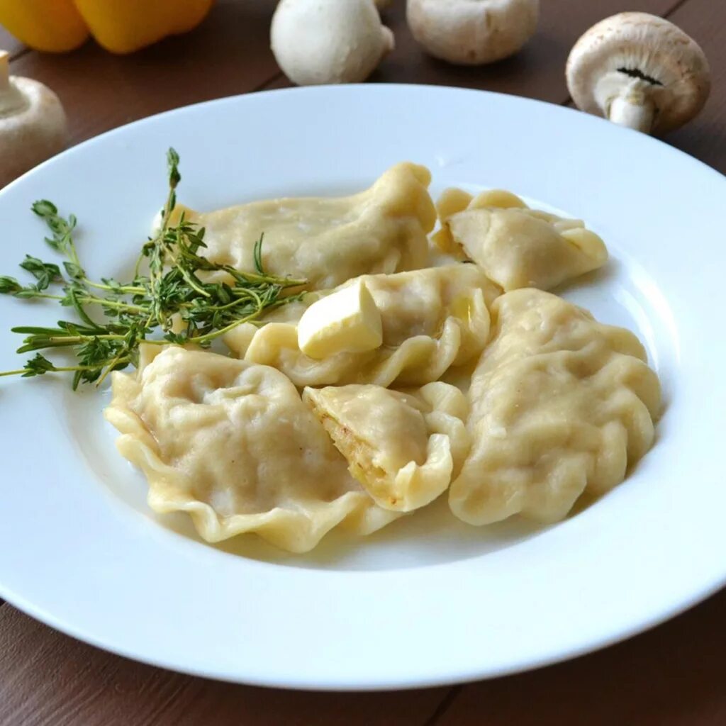 Вареники с картофелем. Вареники. Вареники с картошкой. Вареники с картофелем. Вареники с картошкой ребенку.