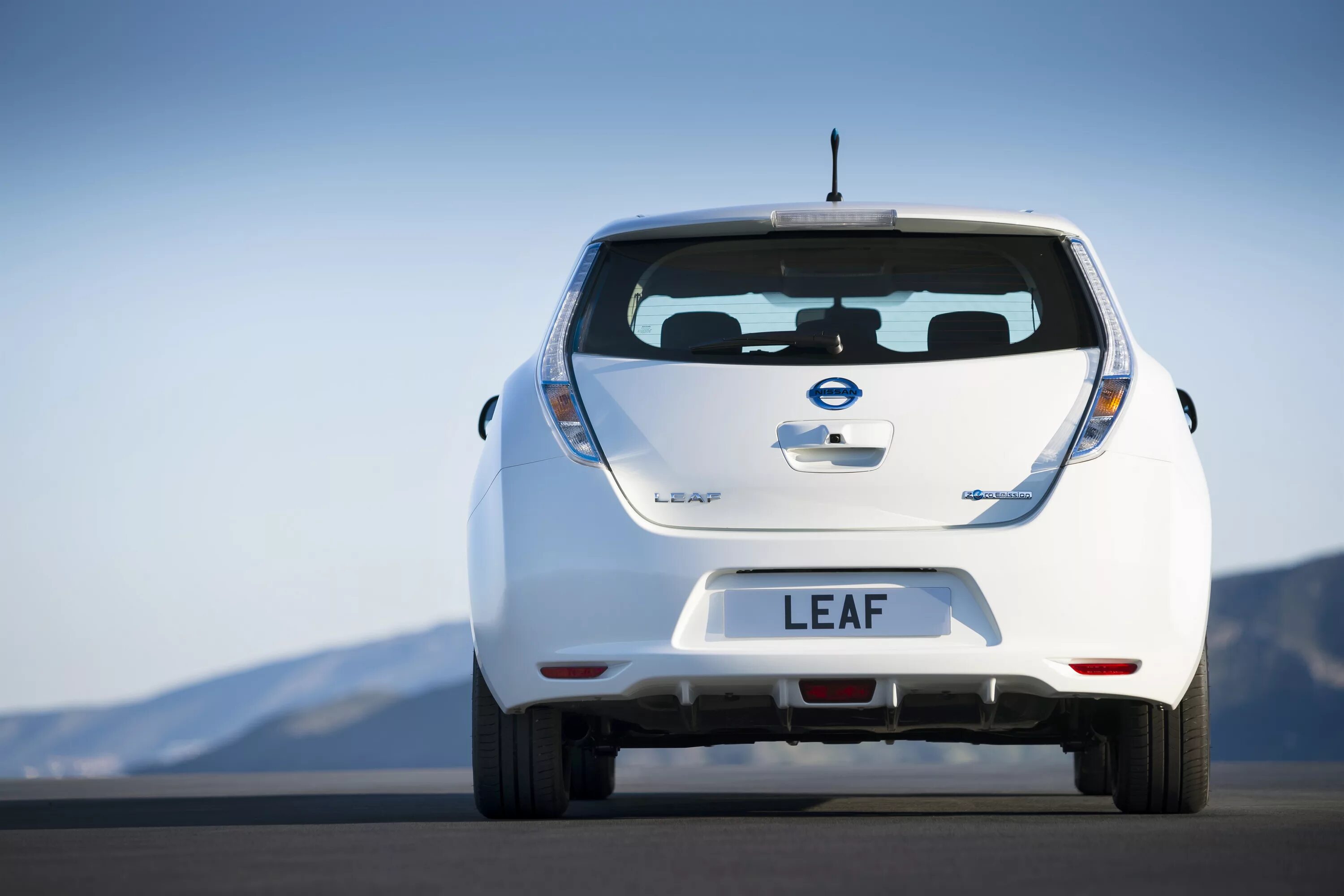 Ниссан электрокар. Nissan leaf электромобиль. nissan leaf 2009. nissan leaf 2017 nismo. ниссан леаф 2015.