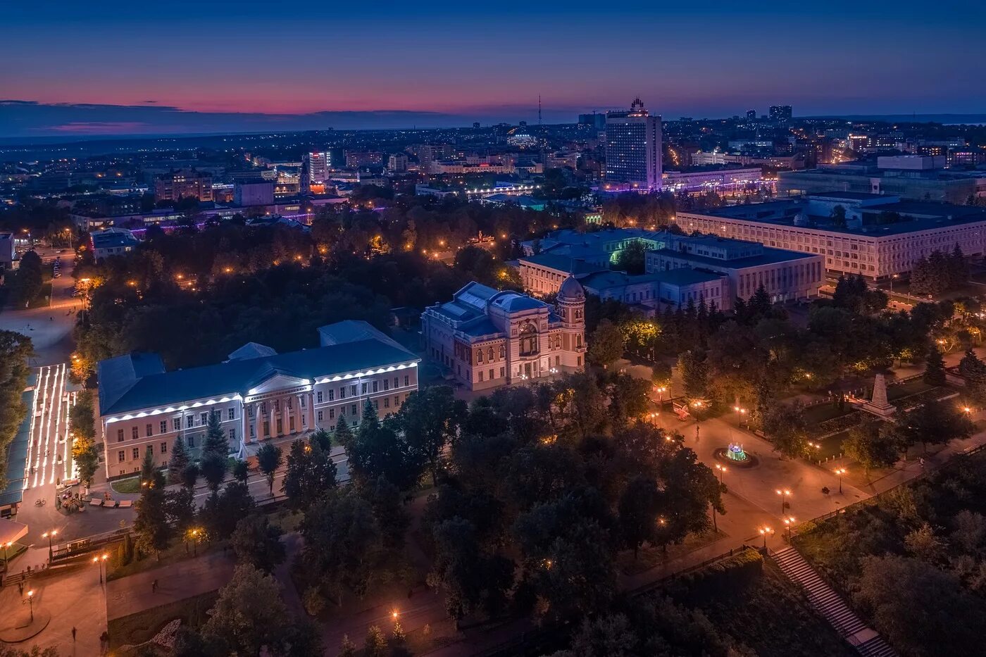 Погуляем ульяновск. Ульяновск центр с высоты. Ульяновск центр Волга. Ульяновск ночной центр. Ульяновск панорама.