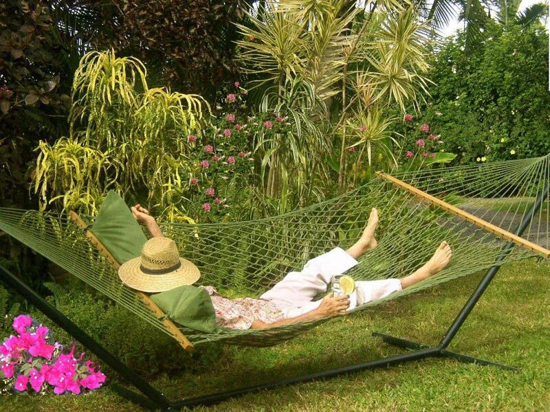 Отпуск на даче. Гамак для дачи. Барбекю на природе. Гамак в ландшафте. Гамак на дачном участке.