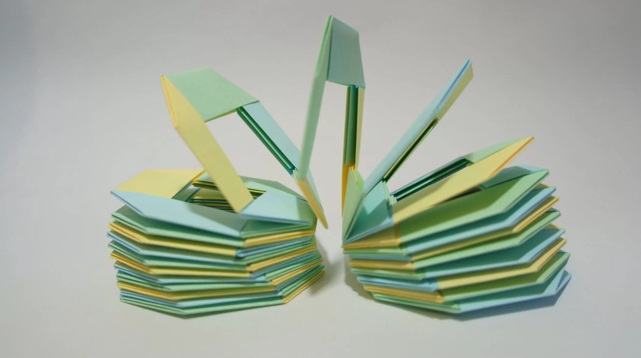 Что можно сделать из а 4. Полезные оригами из бумаги. Полезные поделки из бумаги. Разные вещи из бумаги. Необычные штуки из бумаги.