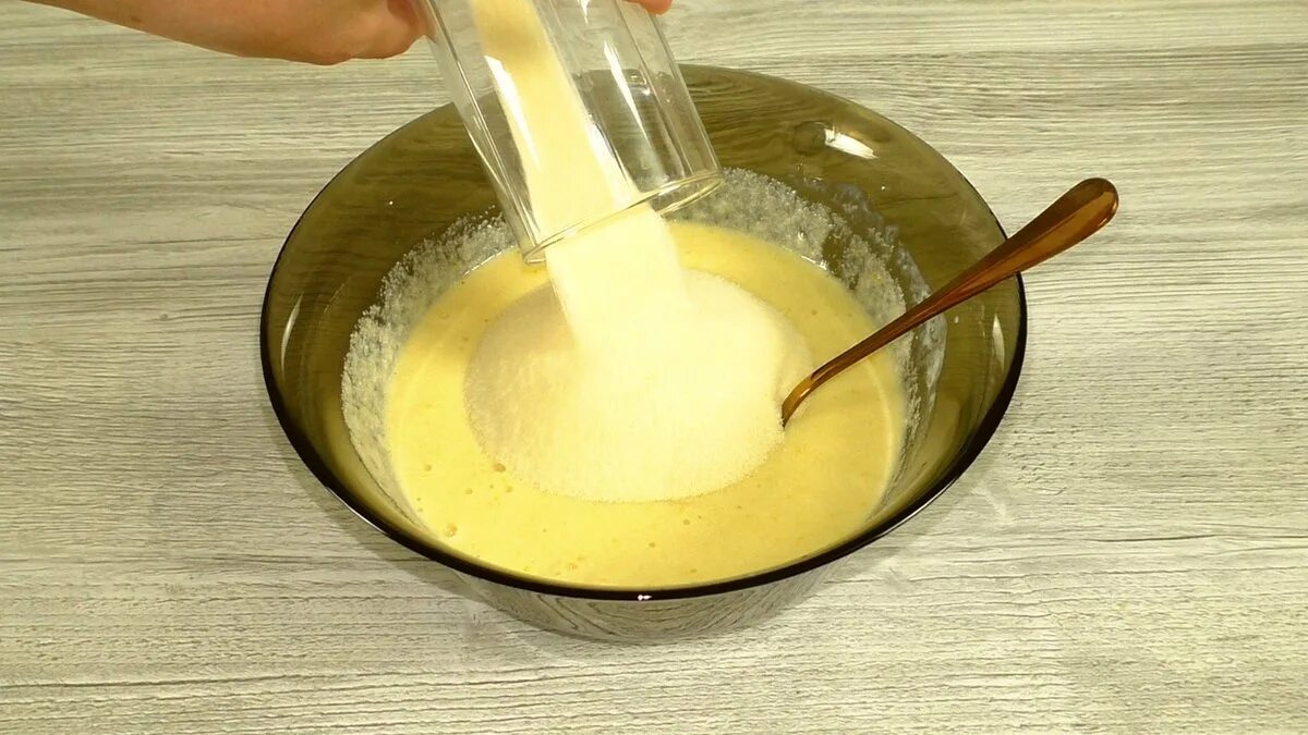 Добавляют ли манку в тесто