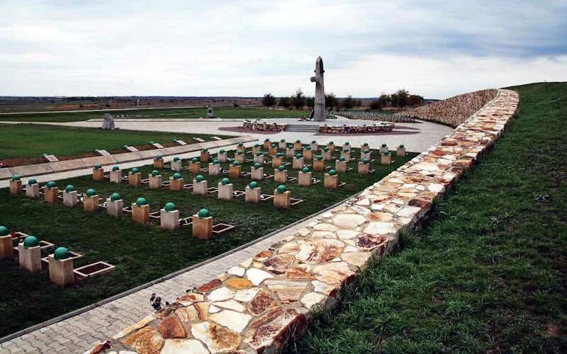 Немецкое кладбище в волгограде россошки фото Мемориальный комплекс Солдатское поле и мемориальное кладбище Россошка 4000 ру