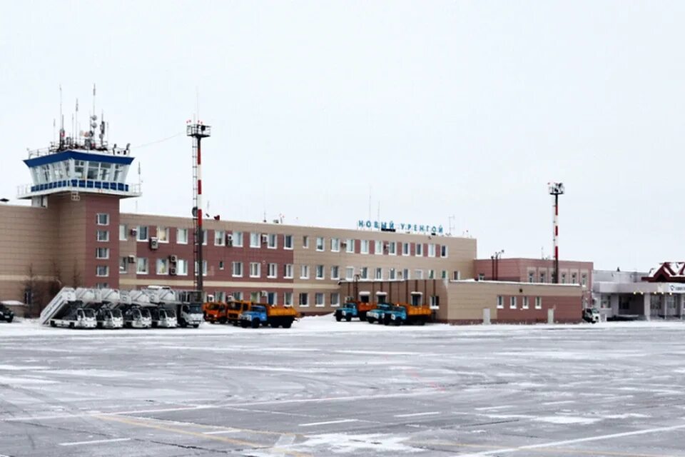 Старый аэропорт нового уренгоя. Новый аэропорт новый уренгой. Аэропорт города уренгой. Новый аэропорт новый уренгой. Старый аэропорт нового уренгоя.
