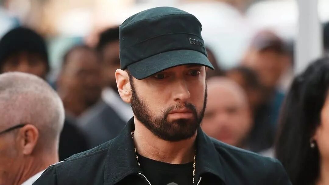 Эминем как выглядит сейчас. Эминем 2025. eminem сейчас 2025. рэпер эминем 2025. eminem сейчас 2025.