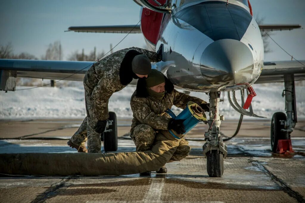 Летчик сбежал на украину. ВВС Украины летчики. Украинские военные пилоты. Военные летчики на Украине. Командование ВВС Украины.