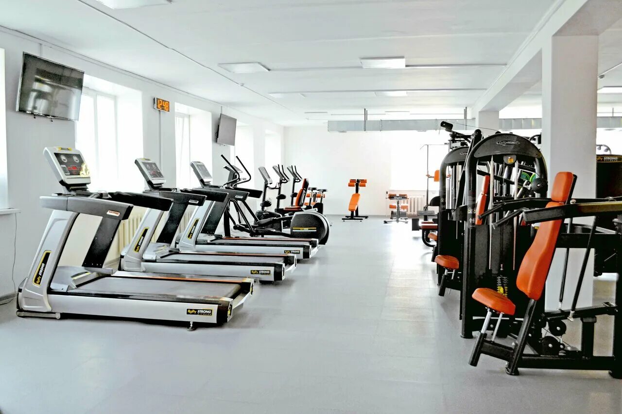 гантельный ряд в спортзале. прайм тренажерный зал. тренажерные залы миасс. мега бежецк фитнес зал. тренажерный зал миасс.