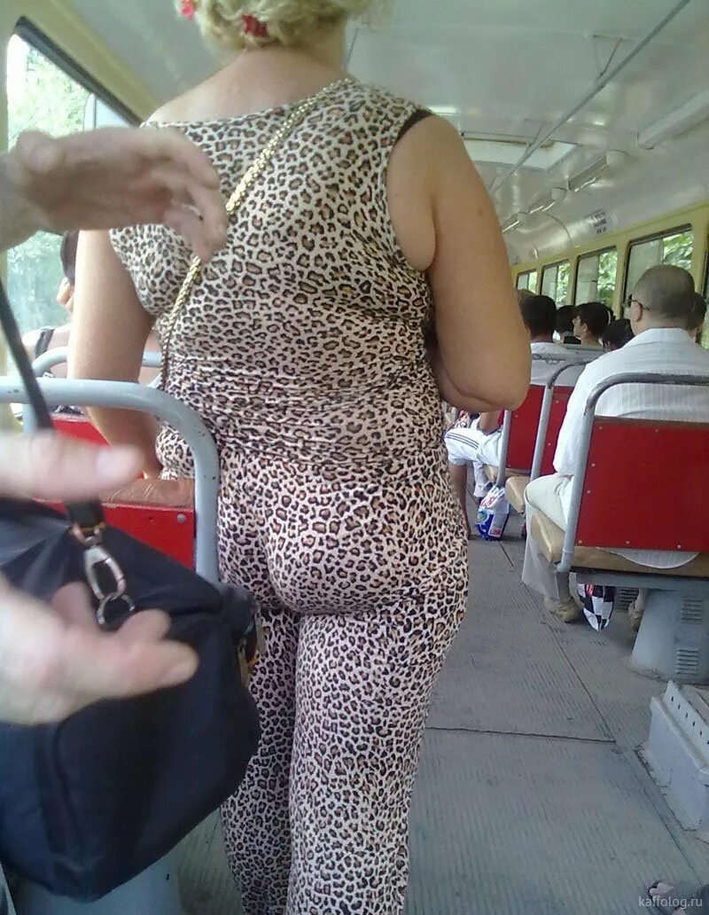 Бабка в лосинах