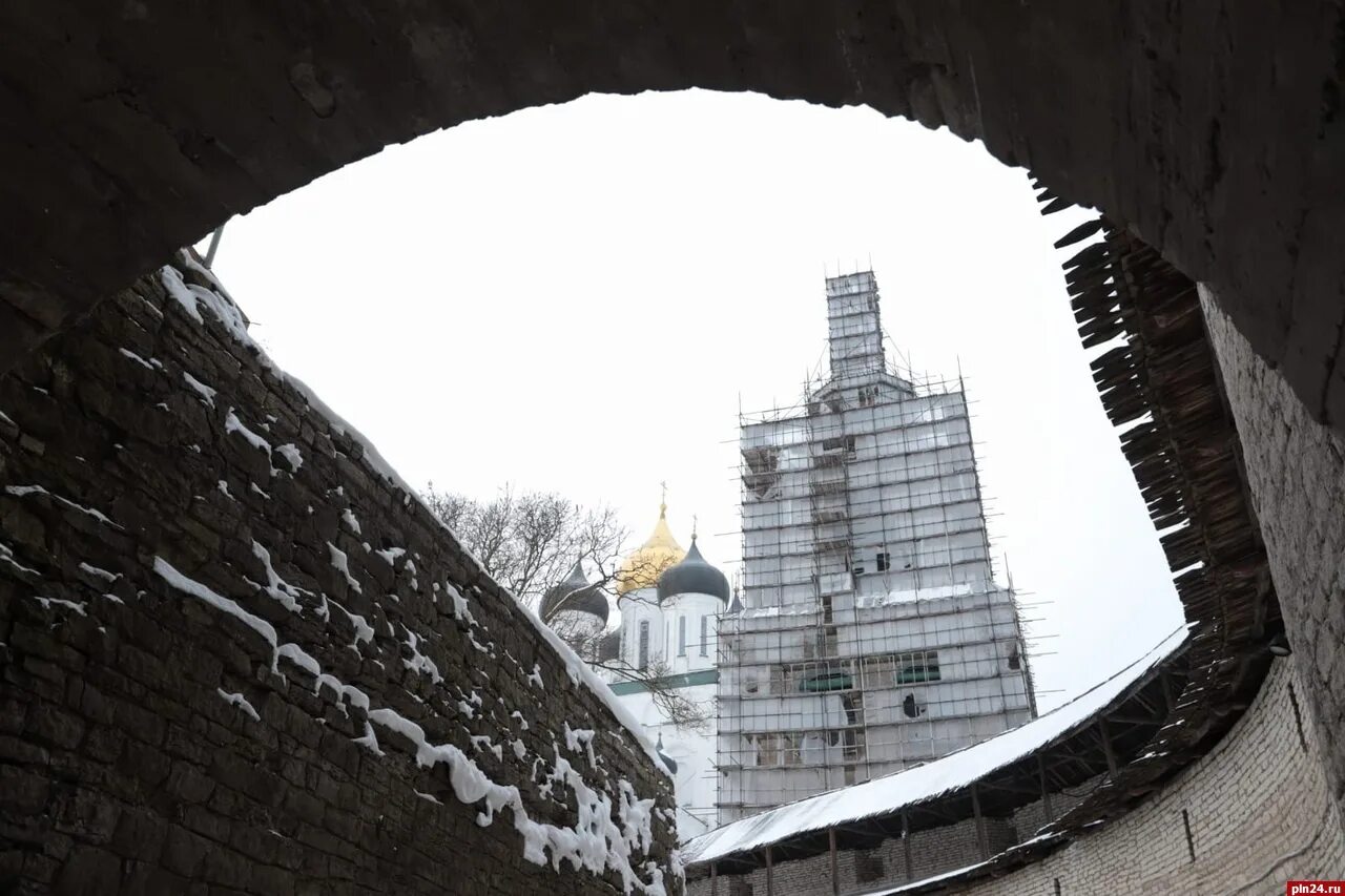 Псков реставрация. Реставрация колокольня Троицкого собора Псков. Засыпанные храмы Пскова. Объекты культурного наследия Псковской области. Псков когда реставрируют колокольню.