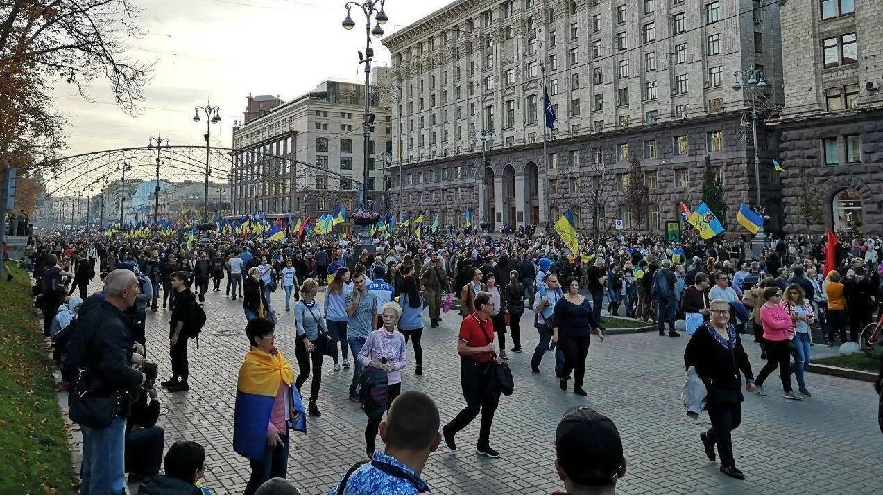 Концерт на Крещатике. Шествия 14 октября. Минск Украина.