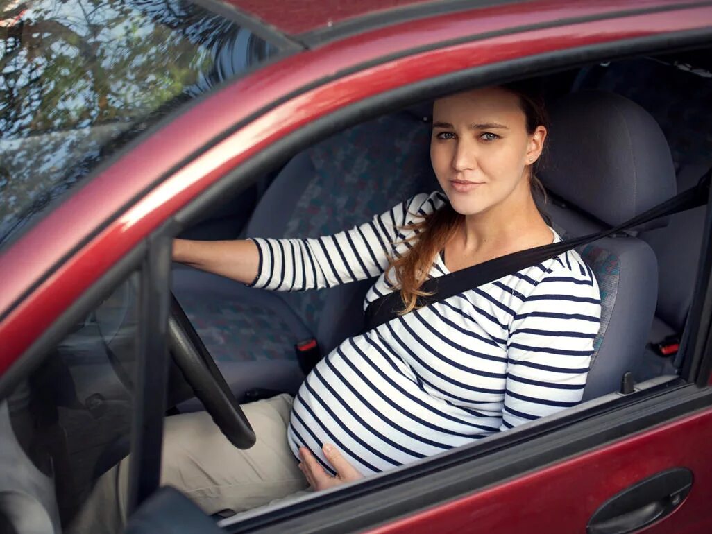 Беременные девушки в машине. Машины для беременных девушек. During driving