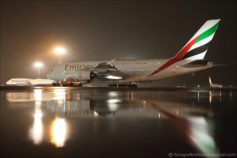 Airbus a380 Emirates в Домодедово. A380 Airbus Emirates Москва-Дубаи. А380 Москва-Дубай Flex+. А380 Эмирейтс Москва Дубай. Авиарейсы москва дубай