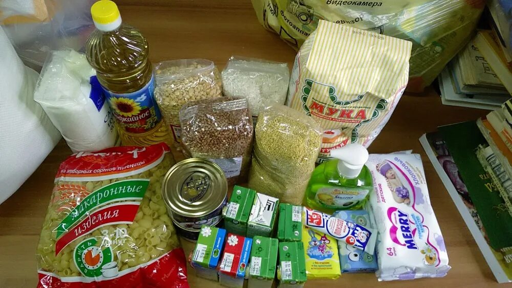 Продукты гуманитарная помощь. Продуктовый набор. Продуктовый набор для малоимущих. Набор продуктов от соцзащиты. Продуктовый набор для пенсионеров.