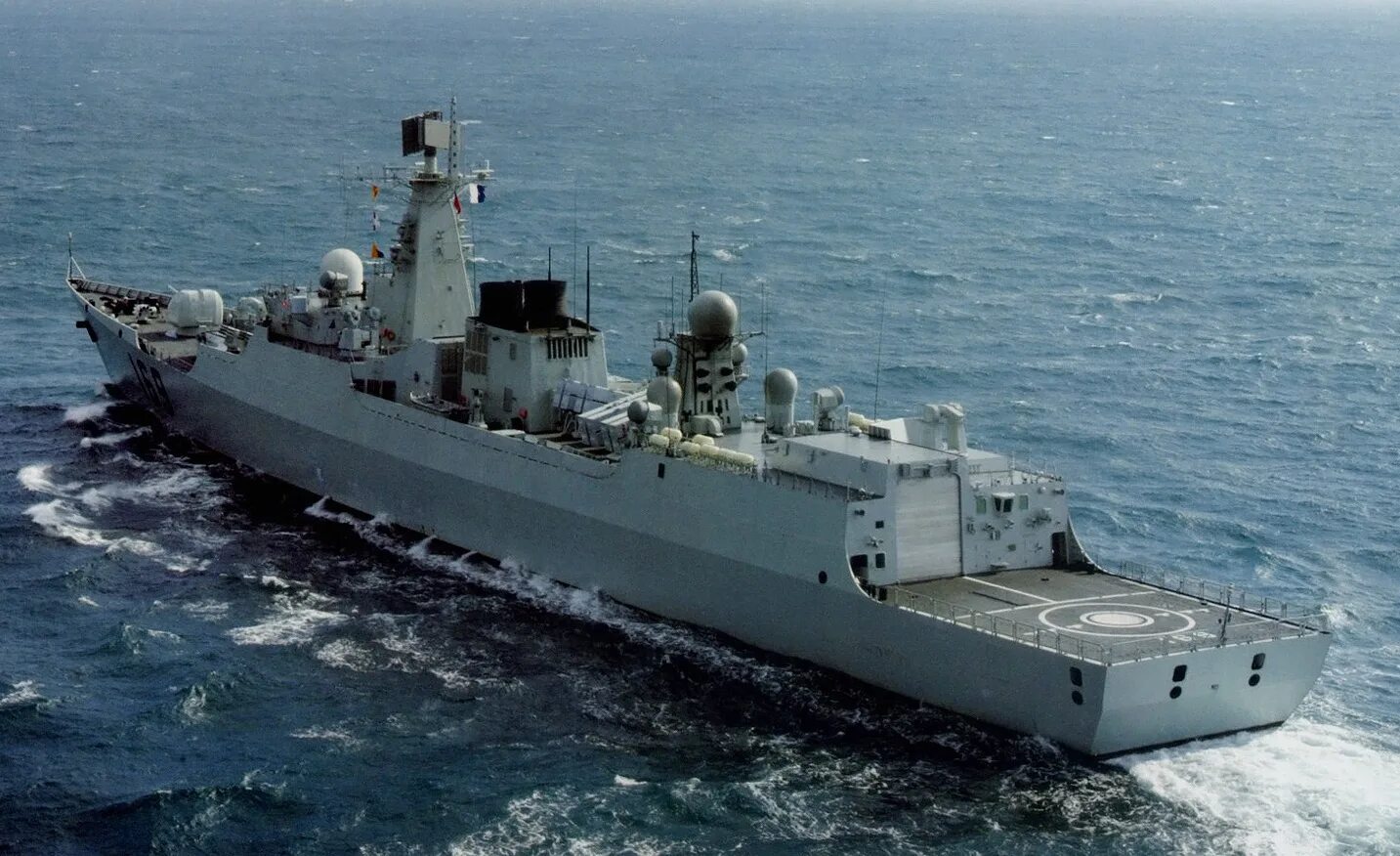 Тип class. Type 052b destroyer. эскадренные миноносцы типа 052c. эсминец 052c. эсминец пр. 052d вмс китая.
