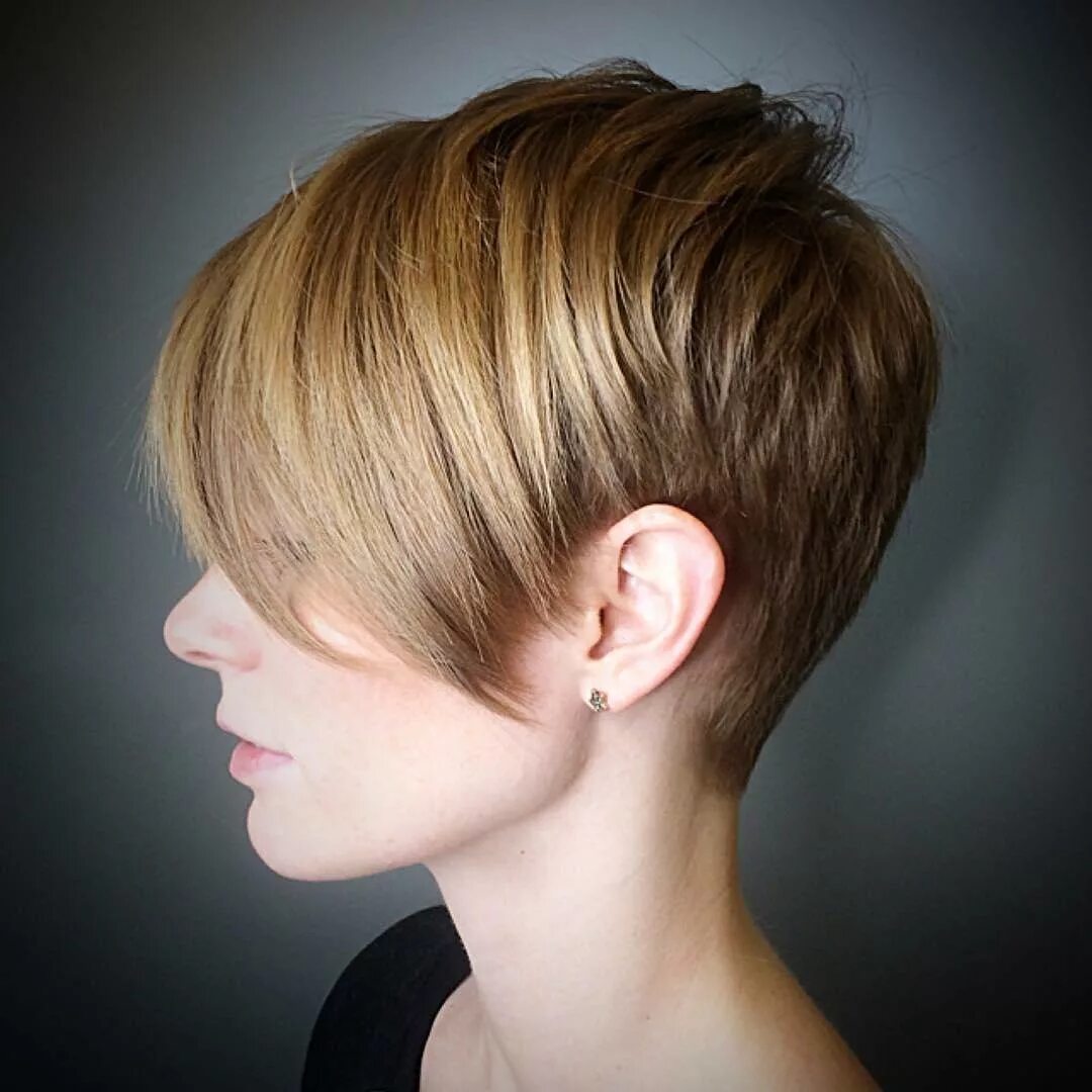 Стрижка боб-гарсон на средние волосы для женщин. Стрижка “pixie” (пикси) боб. Удлиненный пикси стрижка женская. Пикси боб пепельный блонд. Удлиненный пикси стрижка женская.