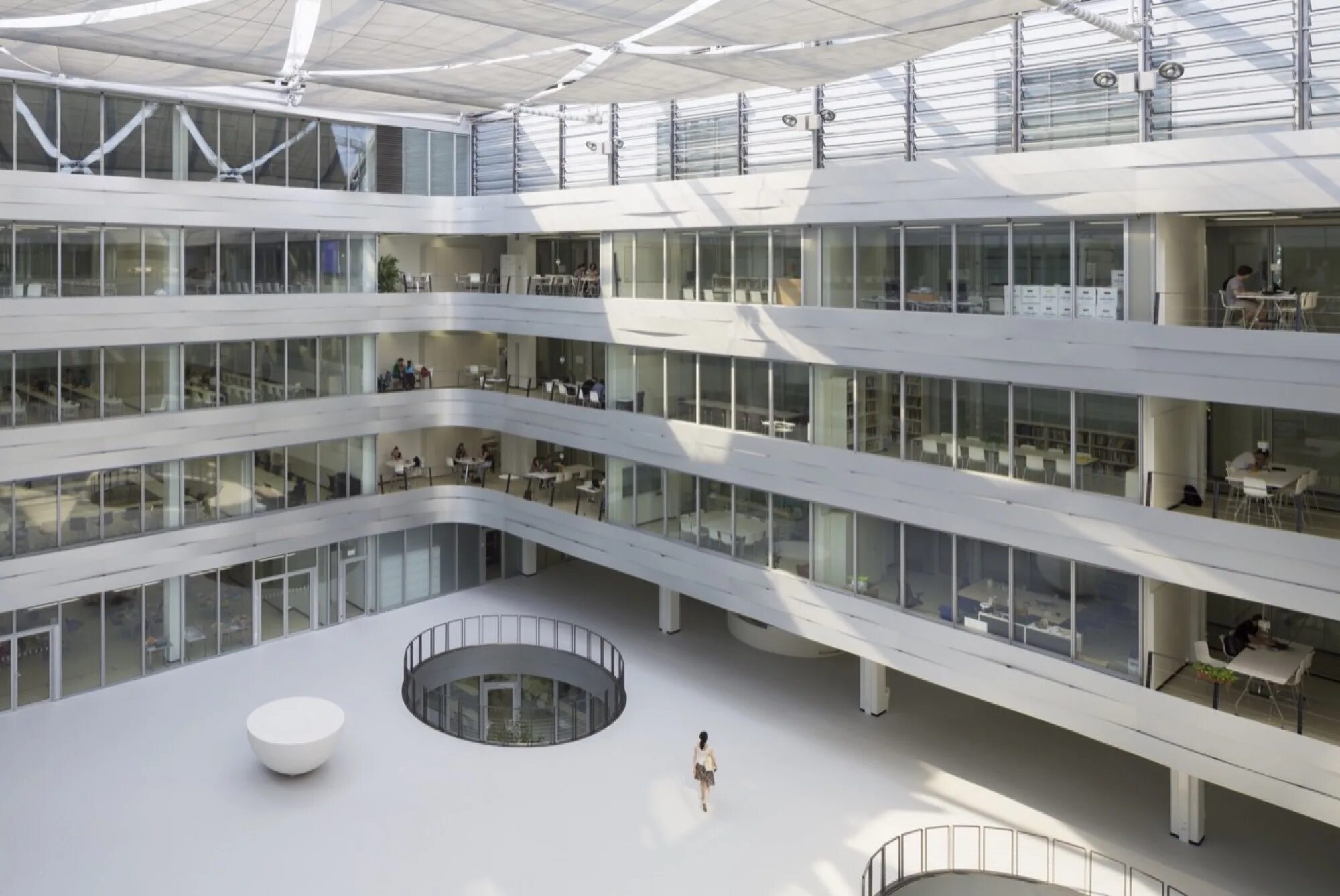 Заха хадид шарикоподшипниковская. Современные здания внутри. Башня leeza soho, пекин, китай. Двусветный атриум. Что такое атриум в здании.