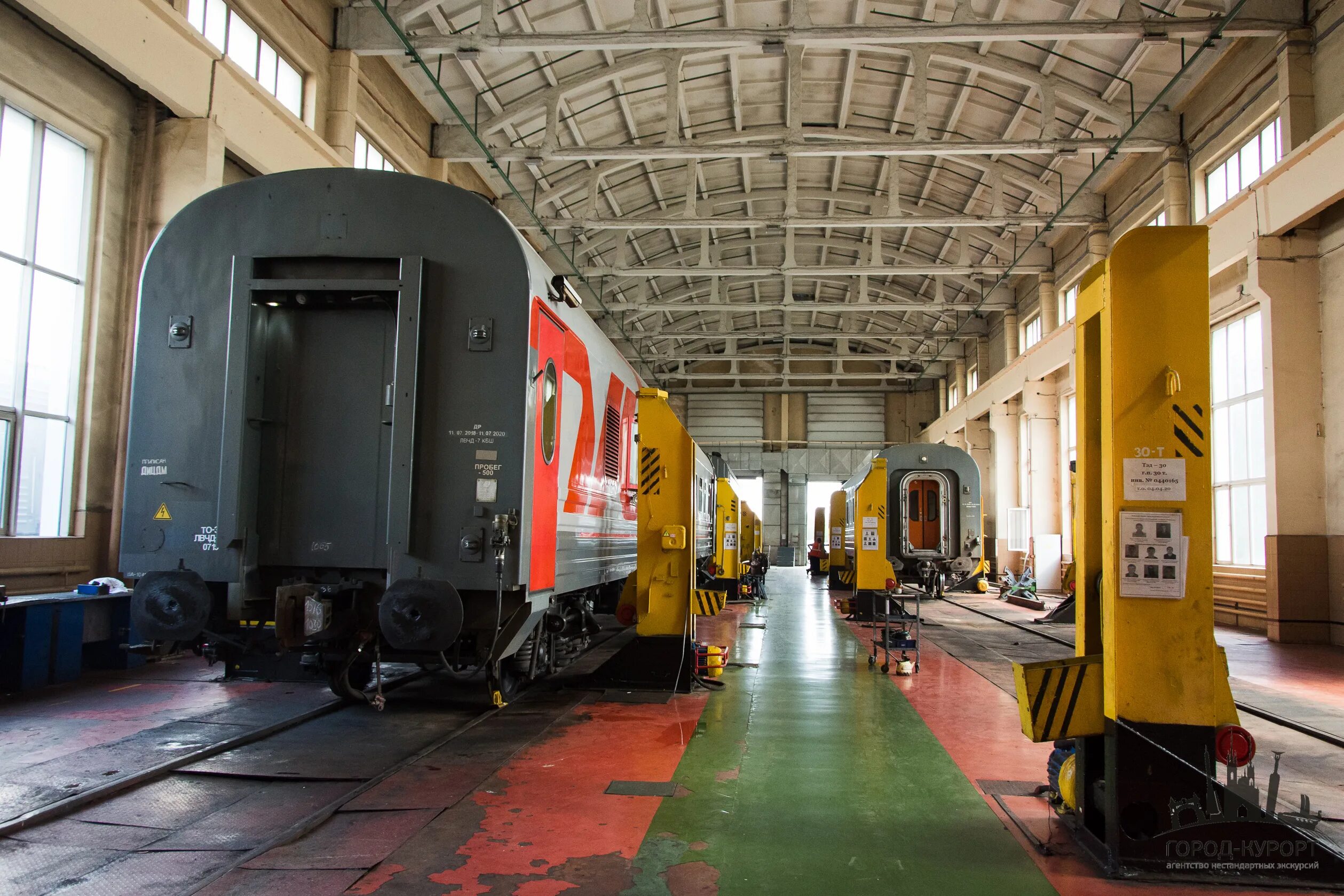 Вагонное депо 301. Вагонное депо екатеринбург пассажирский. Пассажирское вагонное депо николаевка. Пассажирское вагонное депо вакансии. Пассажирское вагонное депо новосибирск.