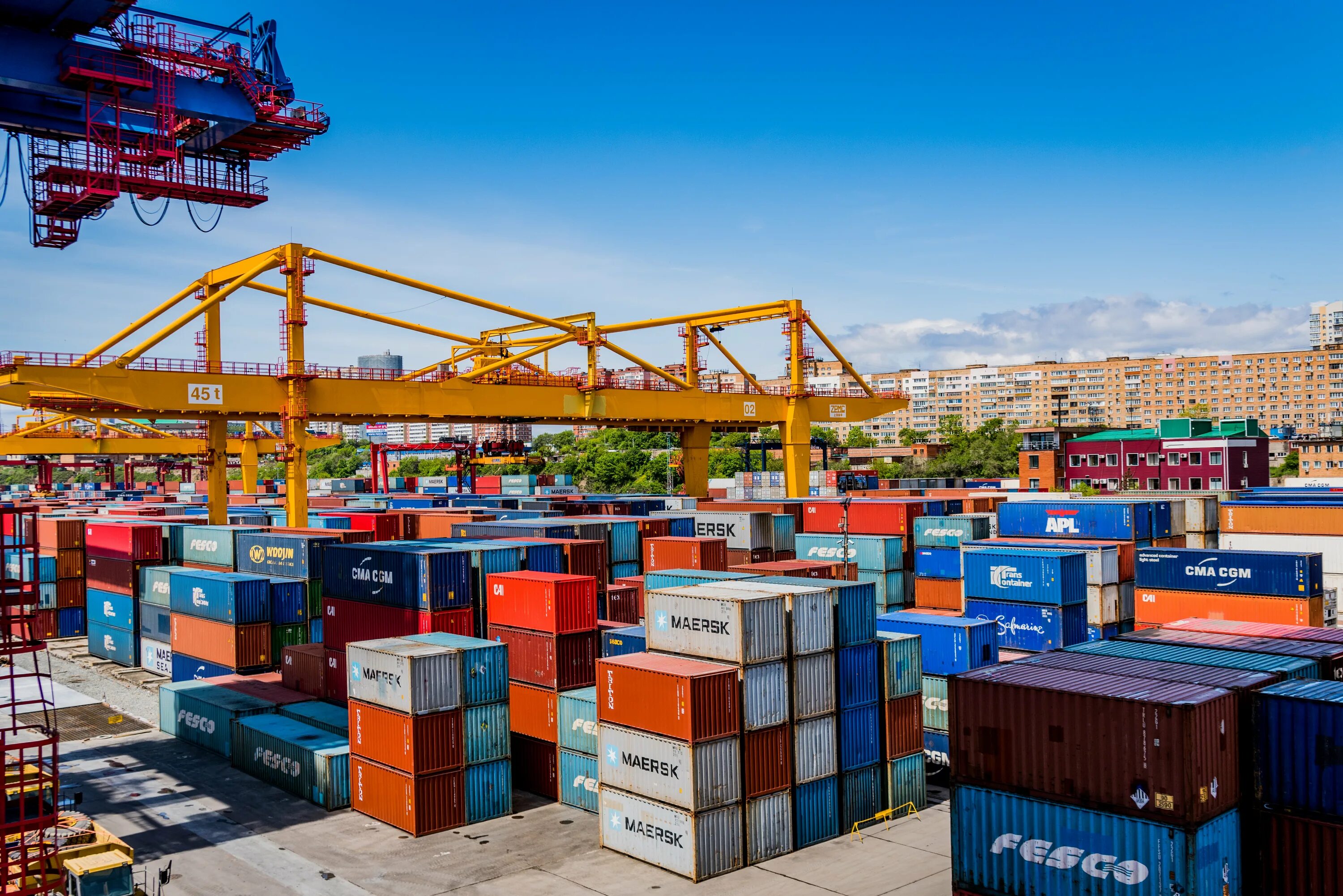 Vladivostok port. ВМТП Владивосток. Владивосток – «Феско» Владивостокский морской порт. Феско ВМТП. FESCO порт Владивосток.