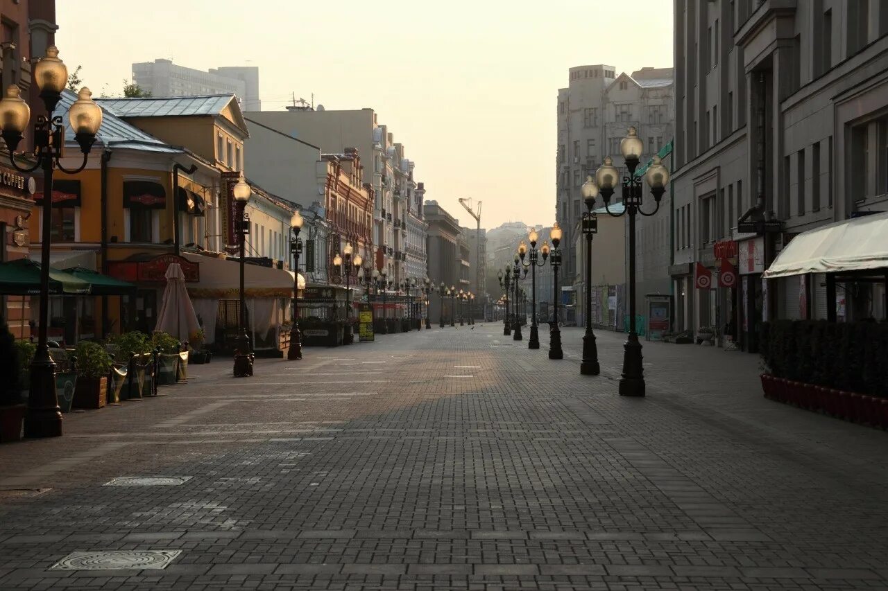 Арбат пешеходная улица. Арбат Москва. Город Москва улица Арбат. Арбат старый город.