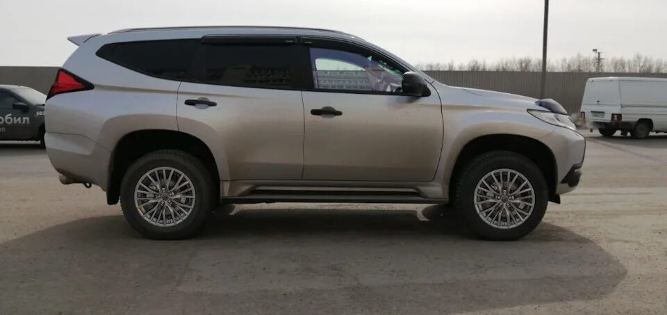 Mitsubishi pajero sport диски r20. Mitsubishi pajero sport xd series. Mitsubishi pajero sport r20. Диски митсубиси паджеро спорт 2021. Pajero sport 3 r20.