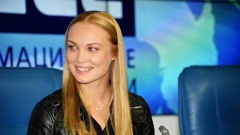 Kichkina, osilgan kokrakli oriq ayollar bilan jinsiy aloqa