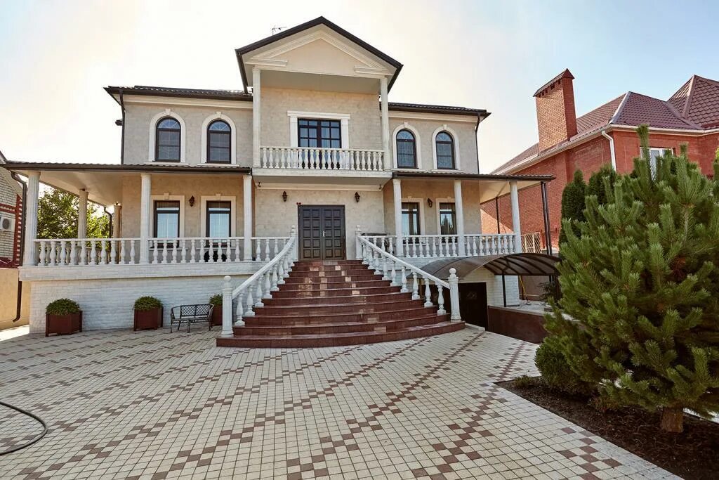 кирпичном доме с двумя башенками пашковка краснодар. дома в краснодаре с землей. дом в пашковке краснодар. краевая 1/1 пашковка краснодар. дом в пашковке краснодар.