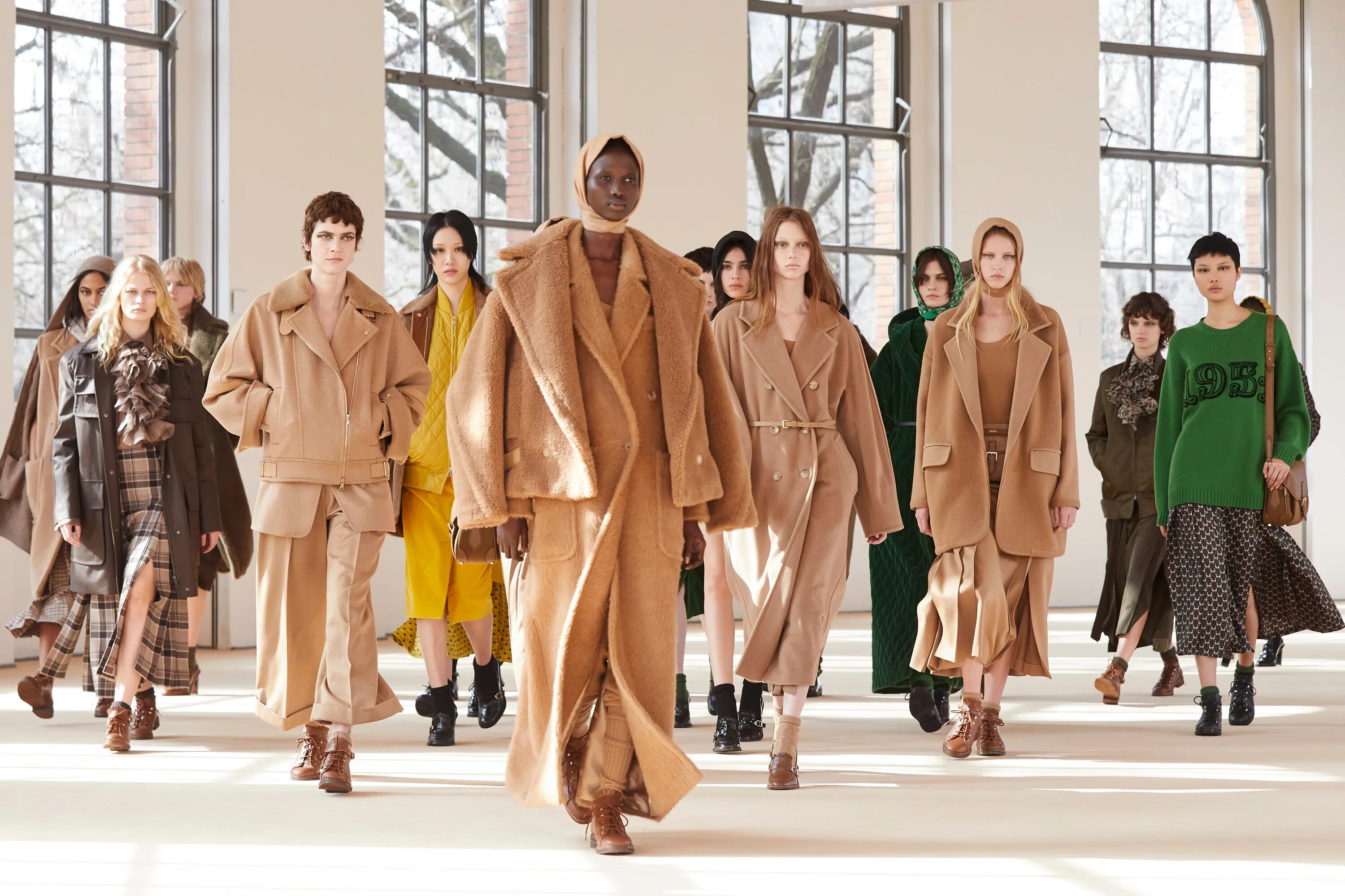 Max Mara 2022 осень зима. Max Mara осень 2023. Max Mara коллекция 2020.