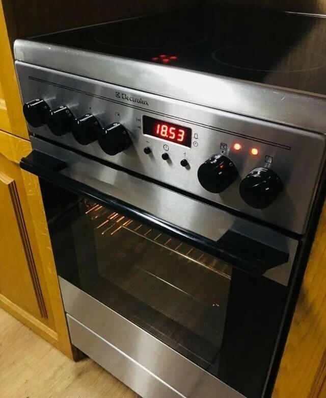 Электрическая плита electrolux rkr560204w. Электропечь электролюкс ekc 513503 w тепловая защита. Электрическая плита electrolux rkr560204w. Плита электролюкс electrolux ekc 5004. Электрическая плита electrolux professional ekc 601300 w.
