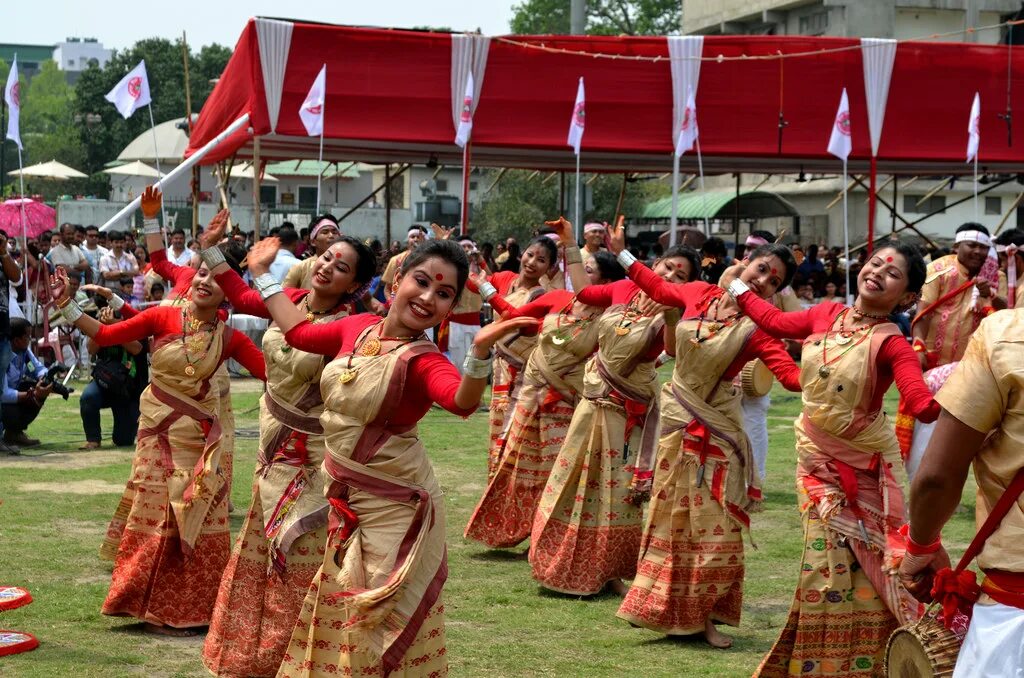 Индийский народ 6. Bohag Bihu. Индийские танцы. Индийская культура. Индия культура и традиции.