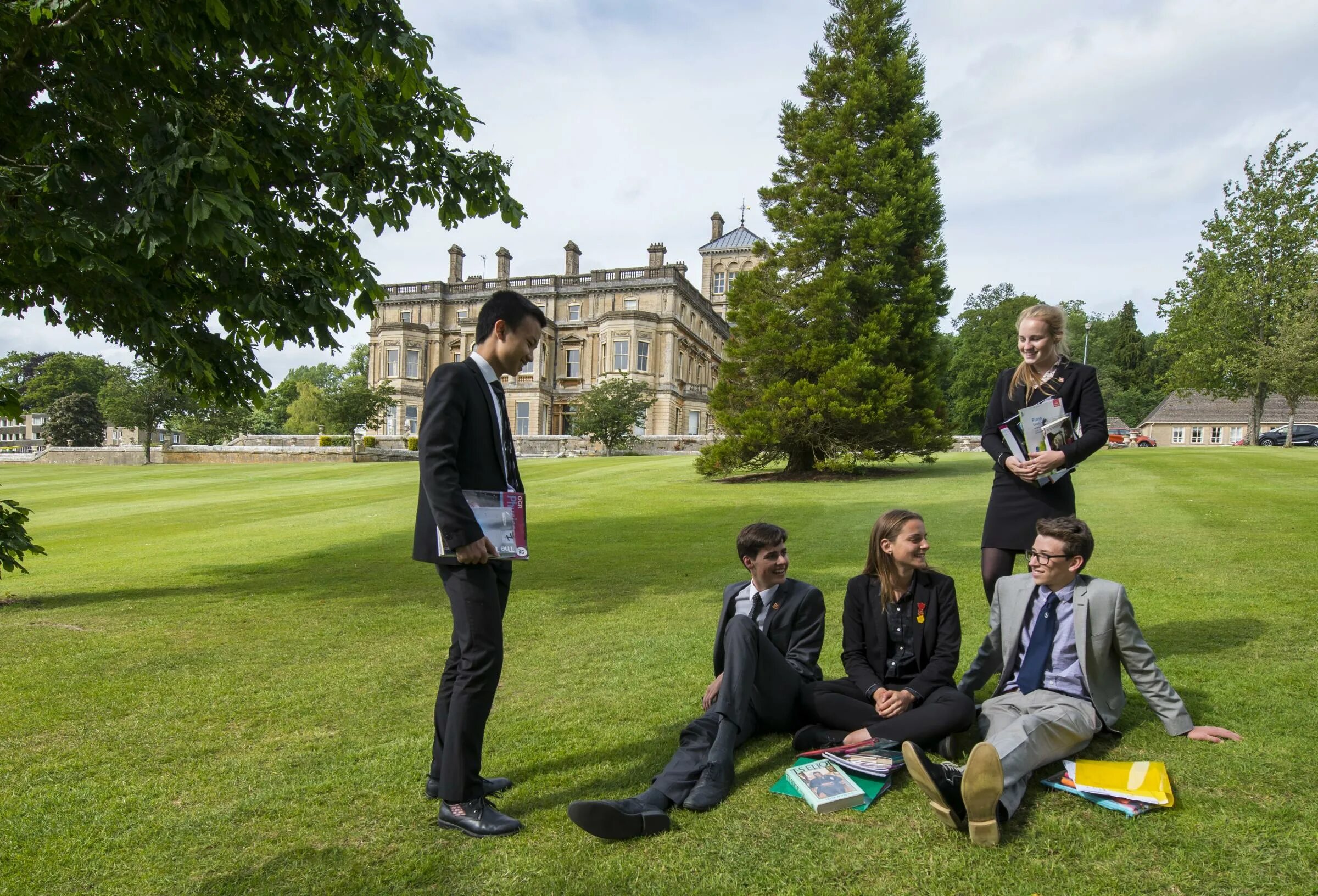 State school in britain. Частные школы Пансионы в Англии. Школа Кембридж в Англии. Элитные школы в Англии. Школы Пансионы в Британии.