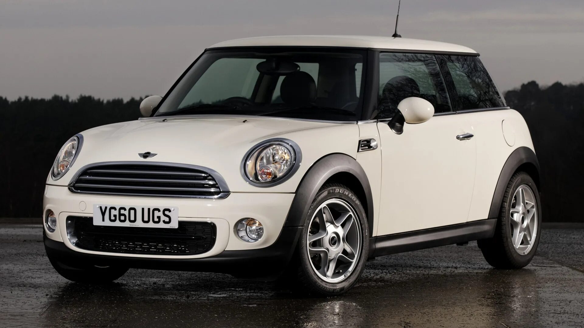 Есть ли мини. Mini one r56. Mini Cooper d r56. Мини Купер 2 двери. Mini one и Mini Cooper.