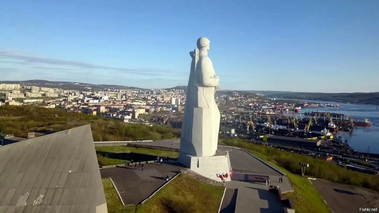 Памятник алеше в мурманске. Мемориал защитникам советского заполярья. Мурманский алеша памятник защитникам советского заполярья. Памятник алеше в мурманске. Памятник защитникам заполярья алеша мурманск.