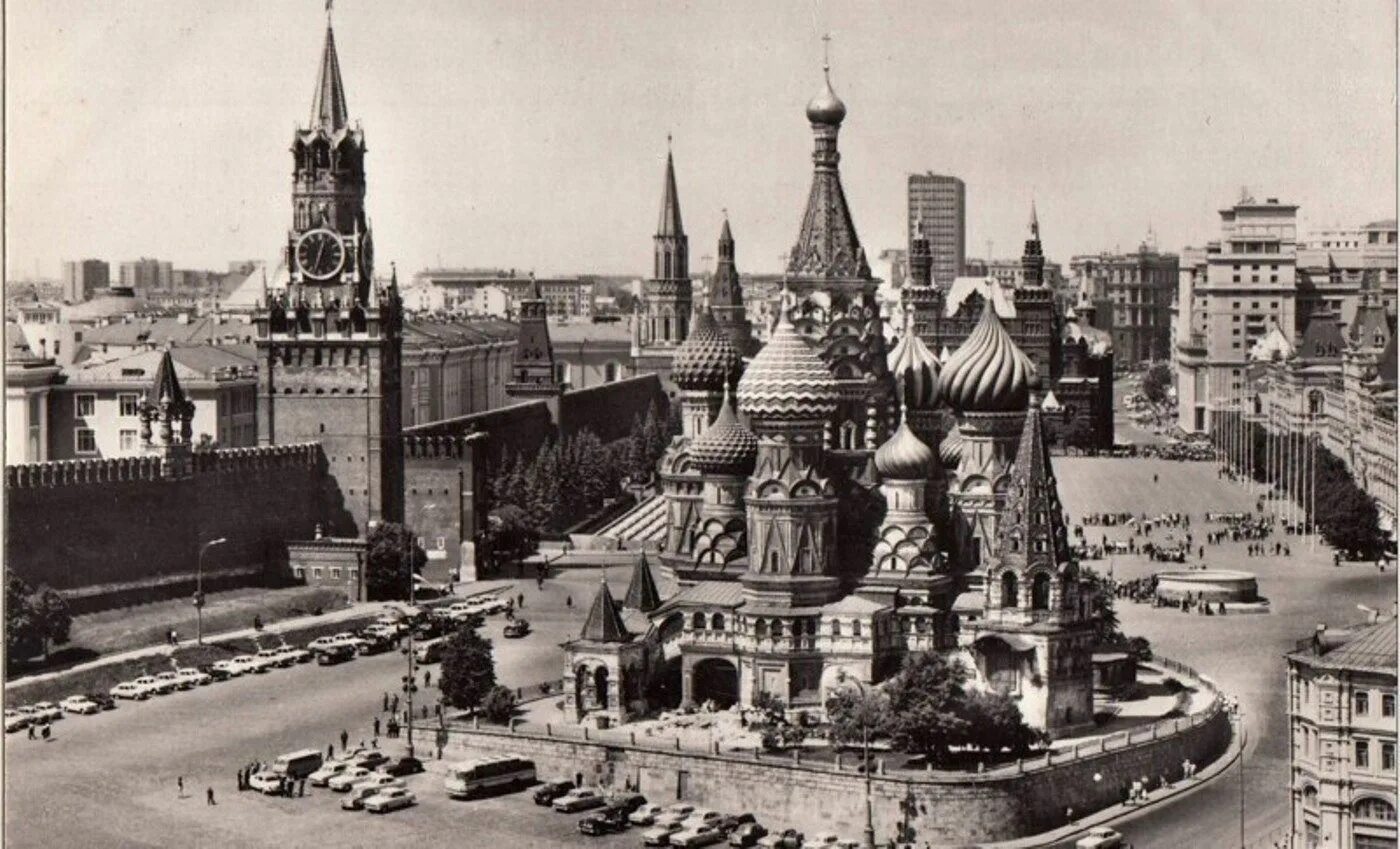 Москва высотка на котельнической набережной. Московский кремль 1940. Красная площадь российская империя. Москва с стар. Кремль ссср 1950.