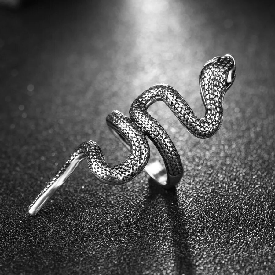 Кольцо змея. Кольцо "змейка". Кольцо в форме змеи. Серебряные украшения в виде змеи.