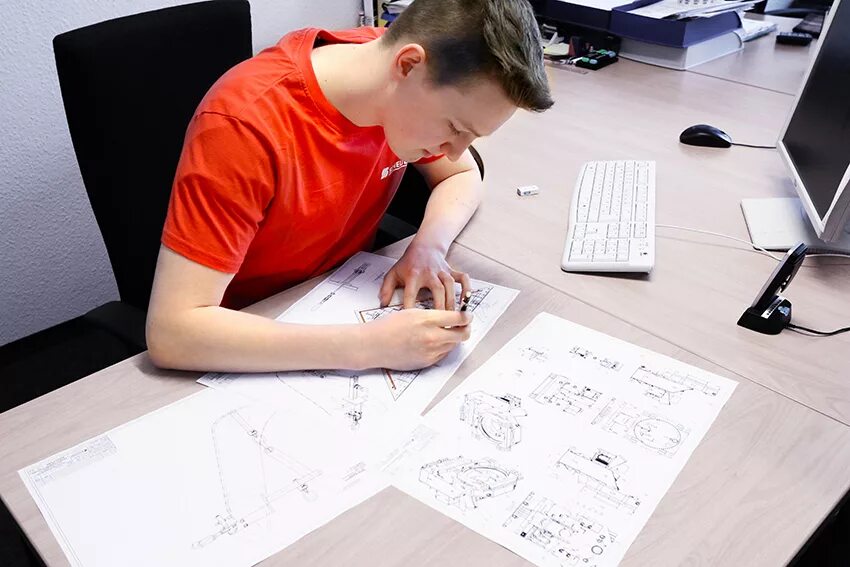 Дизайнер продукта. Как дизайнеры рисуют розетки. Дизайнер в промышленности. Технический дизайнер. 3d-дизайнер, веб-дизайнер, технический дизайнер.