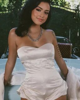 Малу Тревехо & Белла Торн выглядит сексуально вместе (6 Фото + видео). 