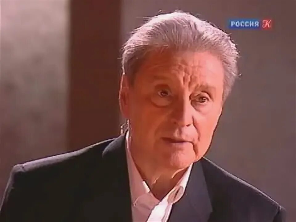 Отношение к барышне маяковский. Маяковский улыбается. Уже второй. В ночи млечпуть серебряной окою. Смехов маяковский.