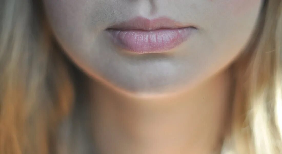 Glossy kiss